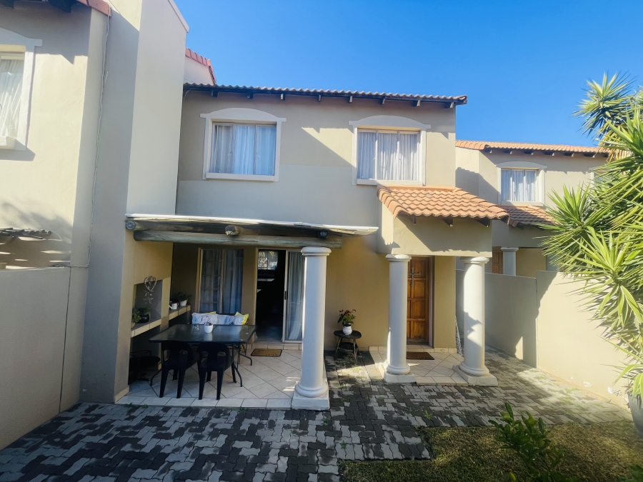 To Let 2 Bedroom Property for Rent in North Riding Gauteng
