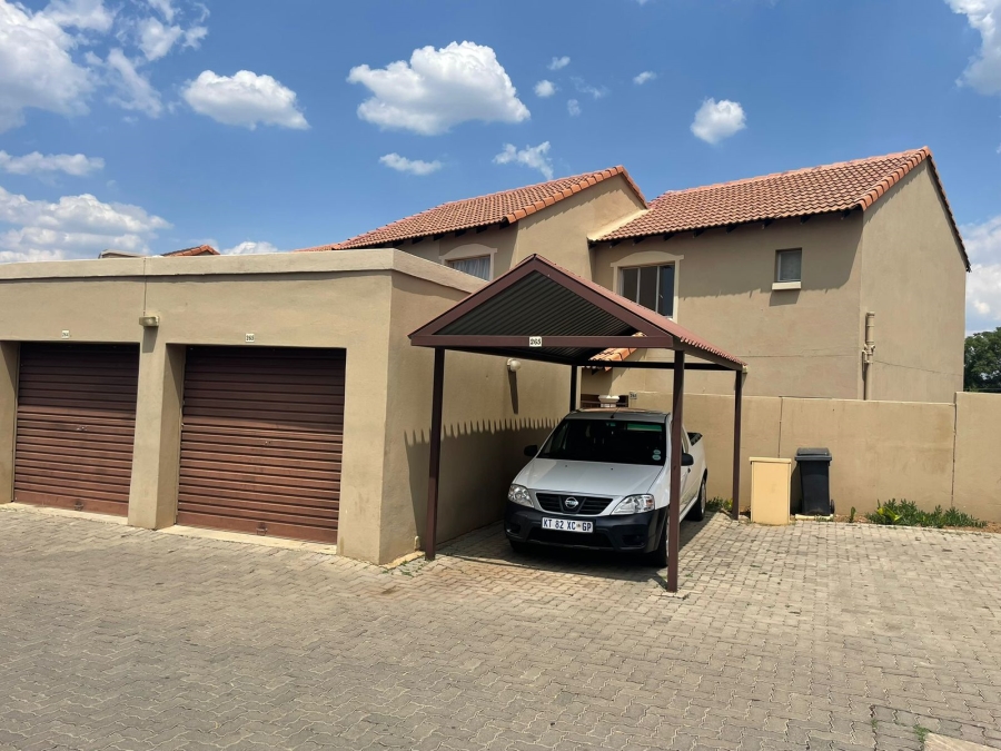 To Let 2 Bedroom Property for Rent in North Riding Gauteng