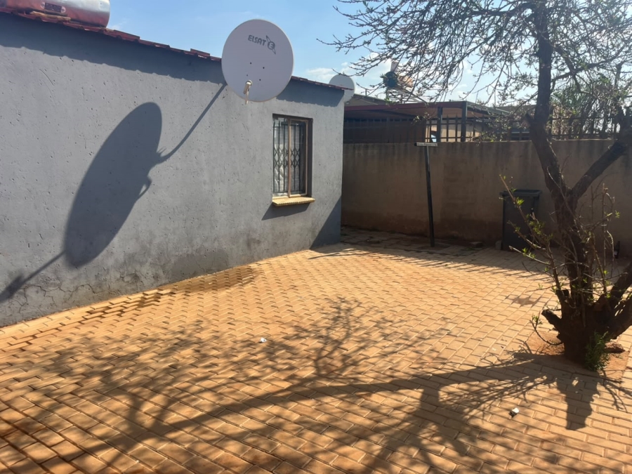 2 Bedroom Property for Sale in Lehae Gauteng