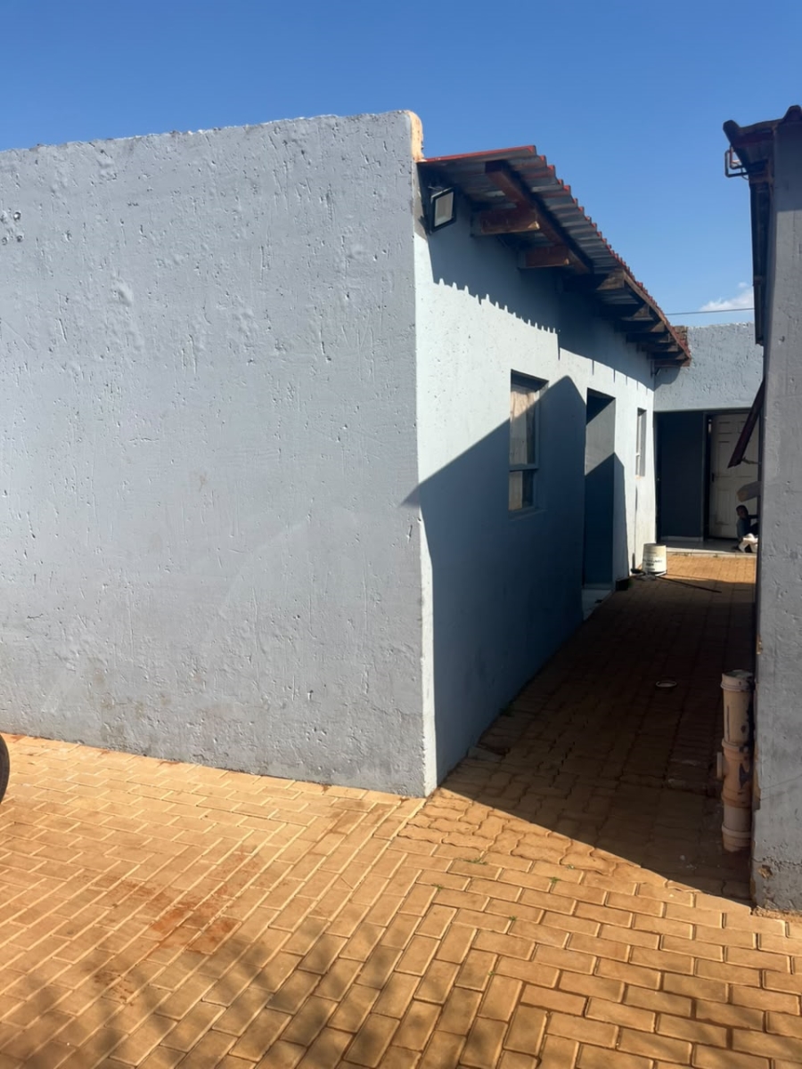 2 Bedroom Property for Sale in Lehae Gauteng
