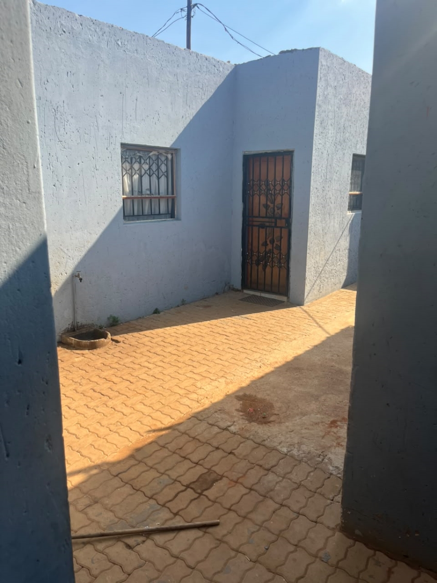 2 Bedroom Property for Sale in Lehae Gauteng