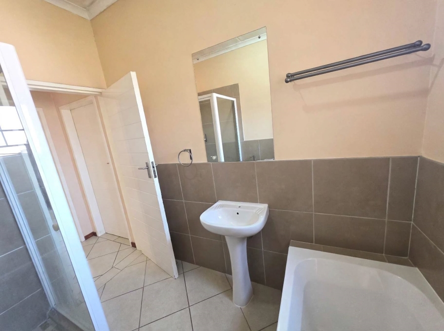 2 Bedroom Property for Sale in Noordwyk Gauteng
