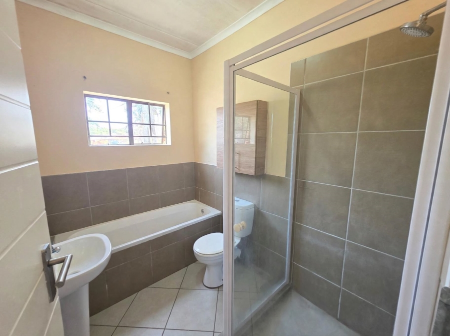 2 Bedroom Property for Sale in Noordwyk Gauteng