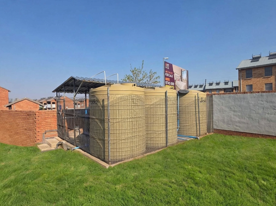 2 Bedroom Property for Sale in Noordwyk Gauteng