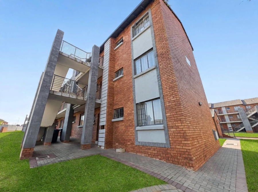 2 Bedroom Property for Sale in Noordwyk Gauteng