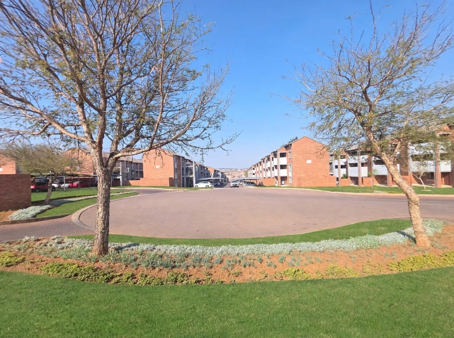 2 Bedroom Property for Sale in Noordwyk Gauteng