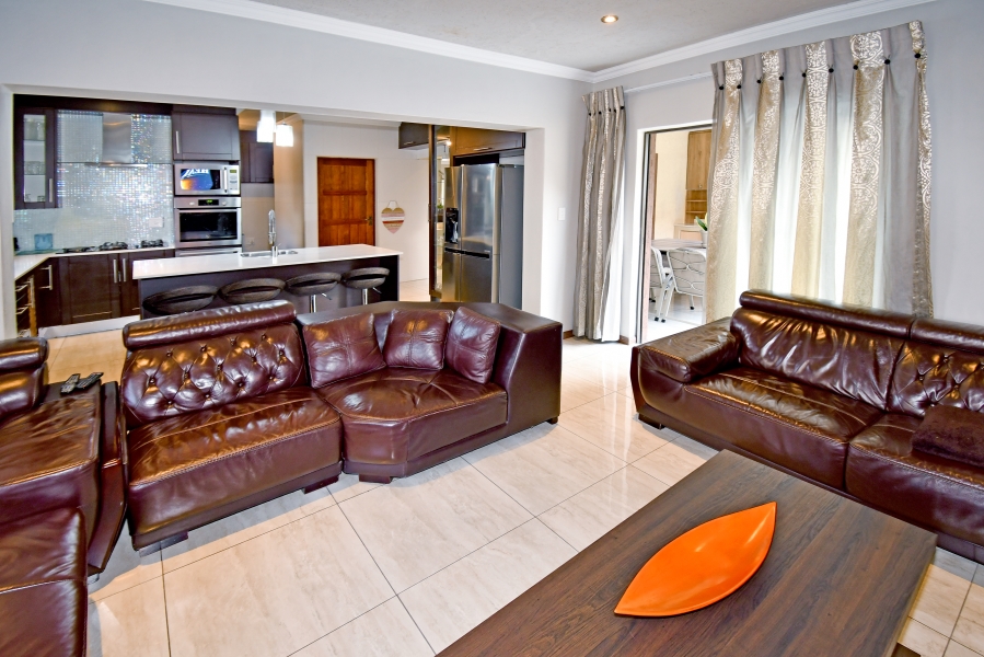 4 Bedroom Property for Sale in Blue Valley Golf Estate Gauteng