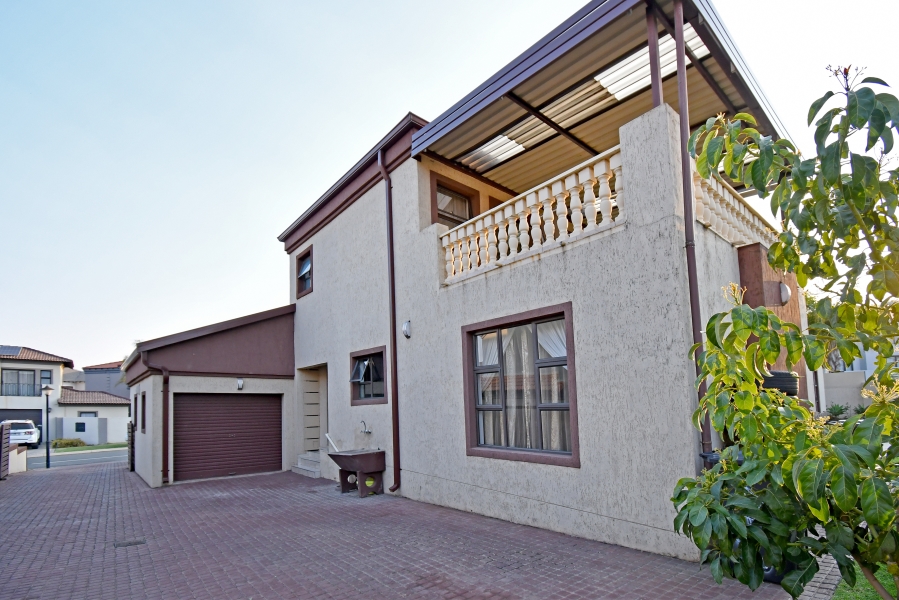 4 Bedroom Property for Sale in Blue Valley Golf Estate Gauteng