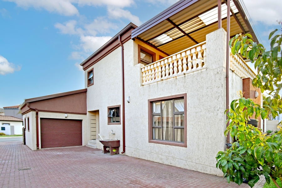 4 Bedroom Property for Sale in Blue Valley Golf Estate Gauteng