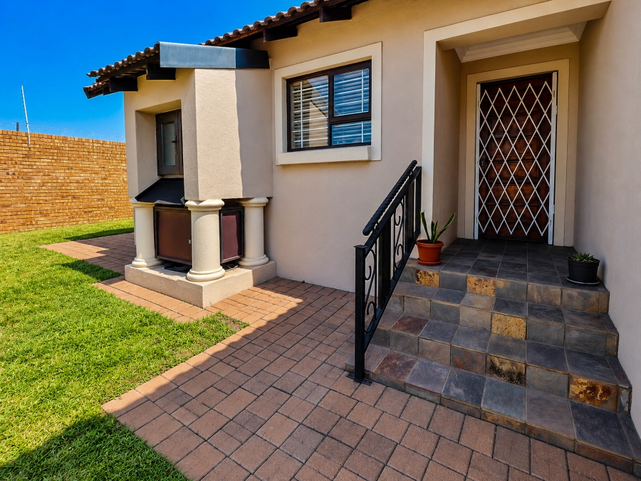 3 Bedroom Property for Sale in Thatchfield Estate Gauteng