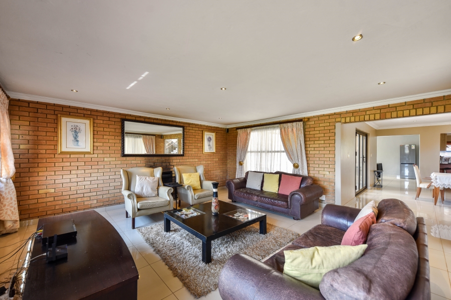 5 Bedroom Property for Sale in Grootfontein Country Estate Gauteng
