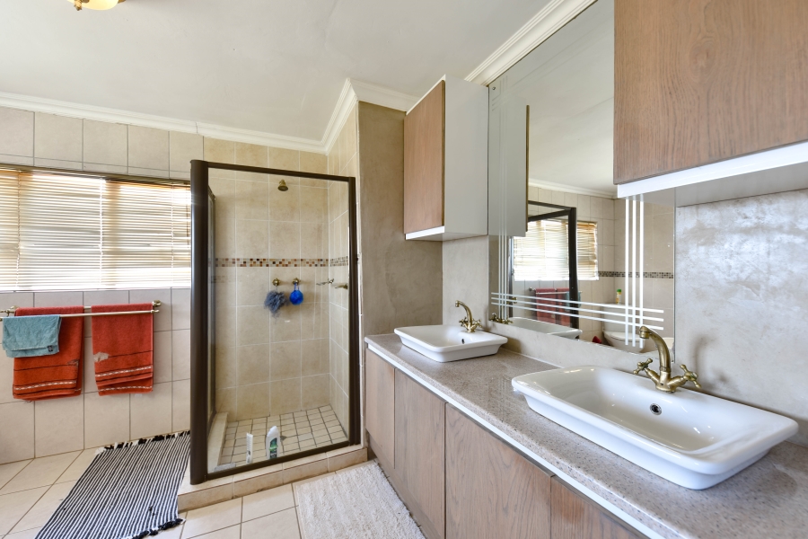 5 Bedroom Property for Sale in Grootfontein Country Estate Gauteng
