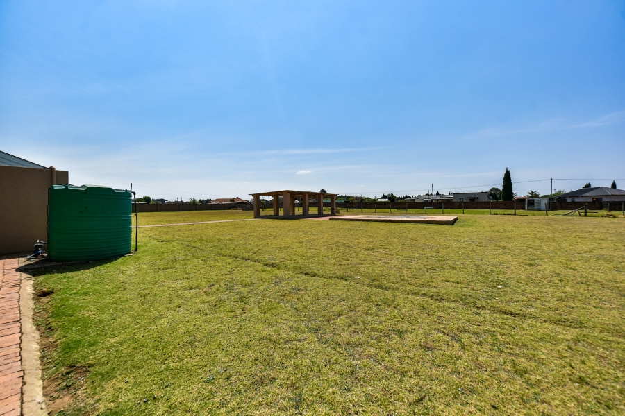 5 Bedroom Property for Sale in Grootfontein Country Estate Gauteng