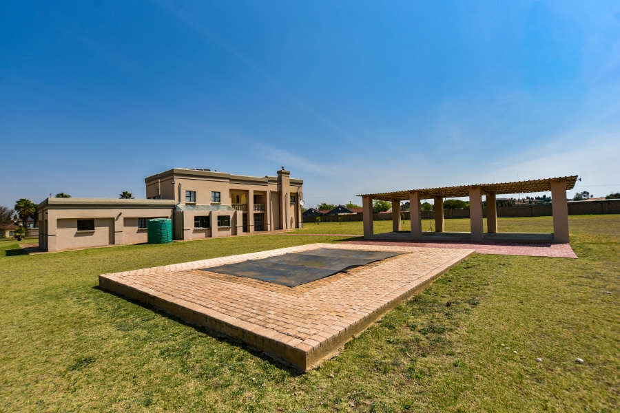 5 Bedroom Property for Sale in Grootfontein Country Estate Gauteng