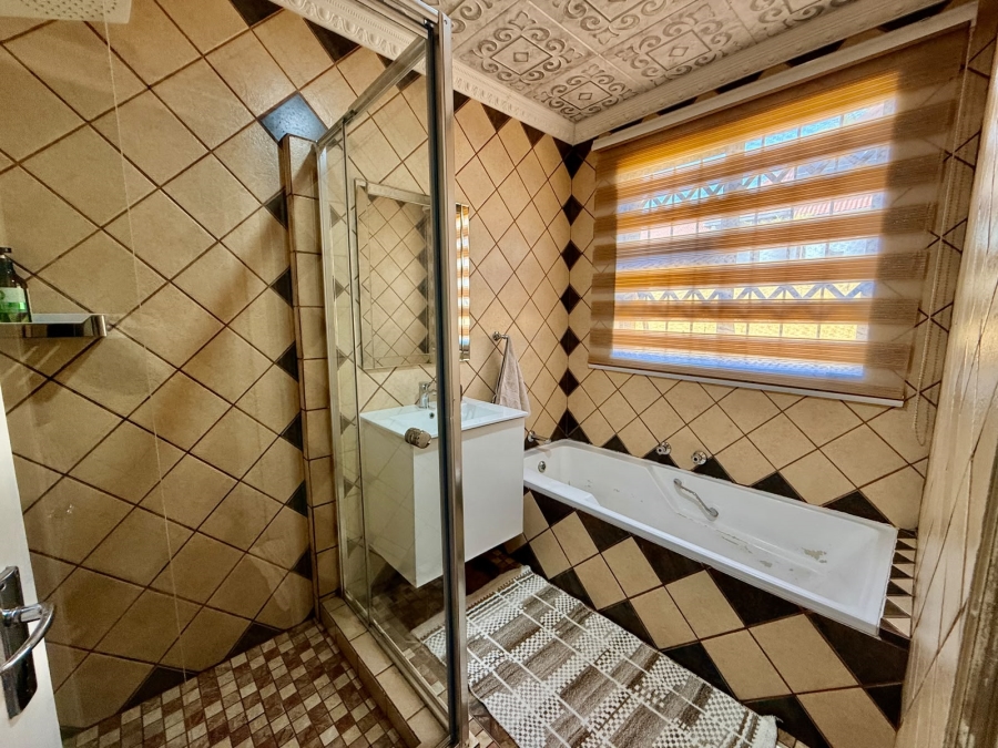 4 Bedroom Property for Sale in Ninapark Gauteng