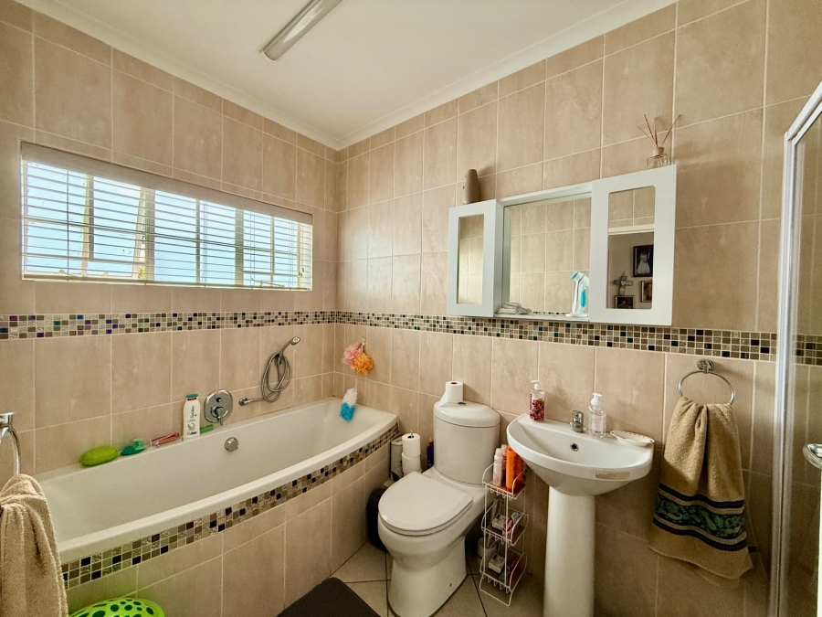 3 Bedroom Property for Sale in Florauna Gauteng