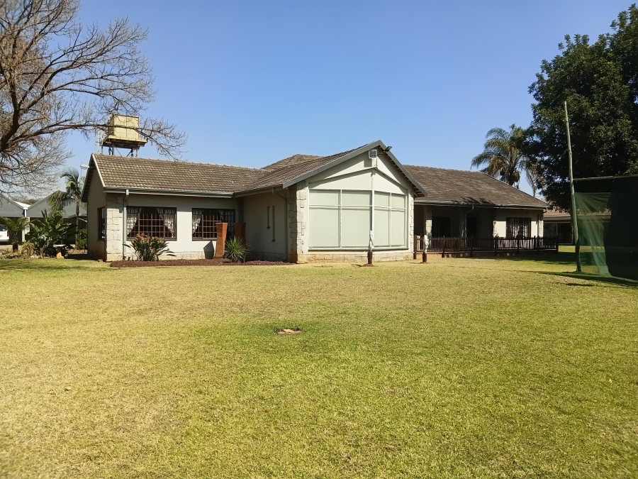 7 Bedroom Property for Sale in Andeon AH Gauteng