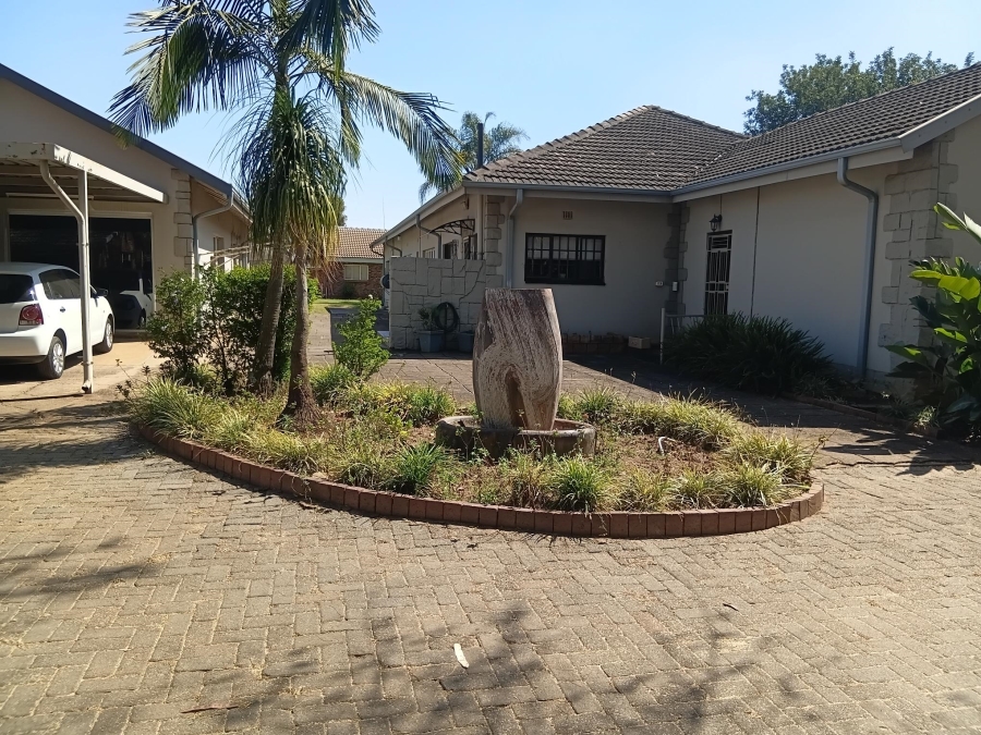 7 Bedroom Property for Sale in Andeon AH Gauteng
