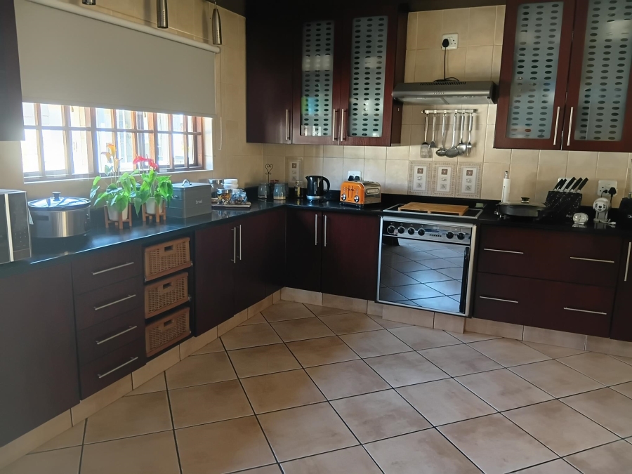 7 Bedroom Property for Sale in Andeon AH Gauteng