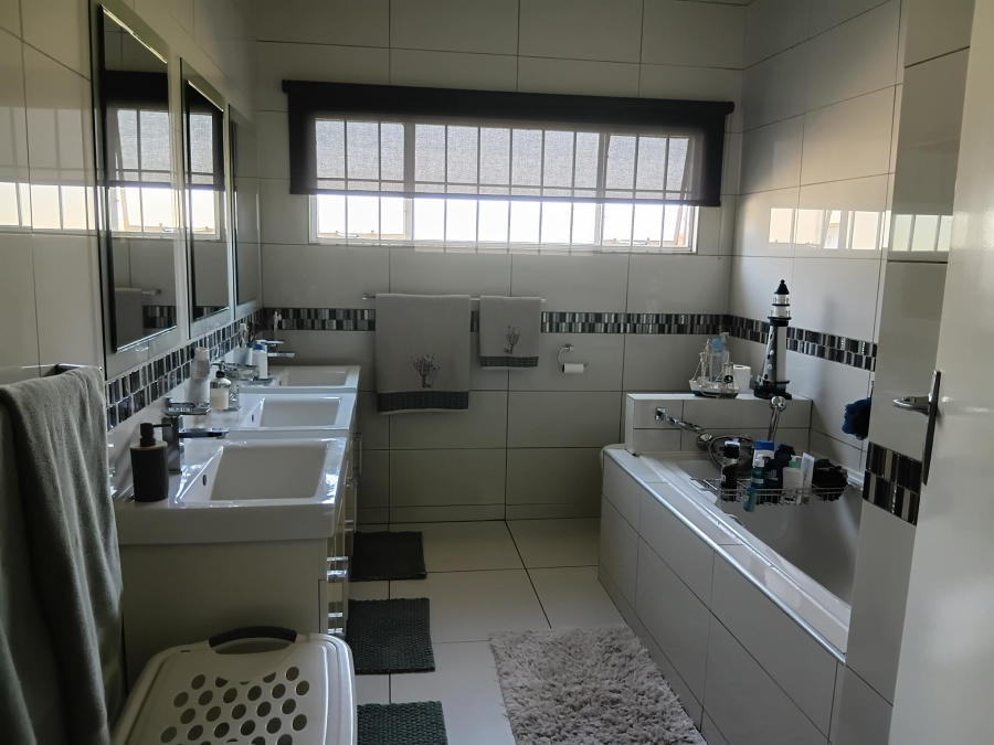 7 Bedroom Property for Sale in Andeon AH Gauteng