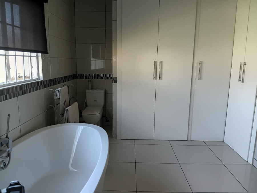 7 Bedroom Property for Sale in Andeon AH Gauteng