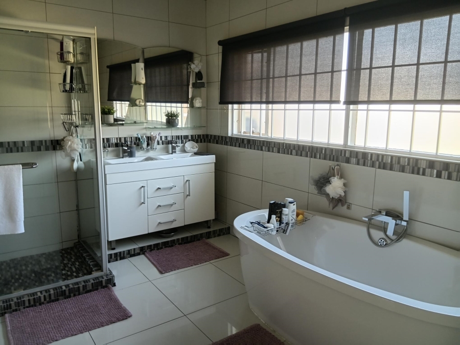 7 Bedroom Property for Sale in Andeon AH Gauteng