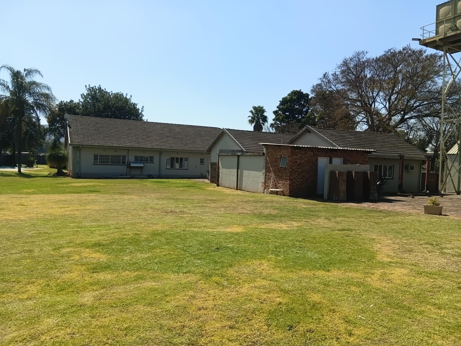 7 Bedroom Property for Sale in Andeon AH Gauteng