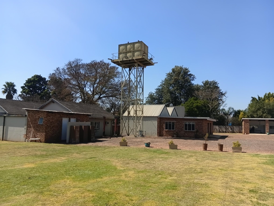 7 Bedroom Property for Sale in Andeon AH Gauteng