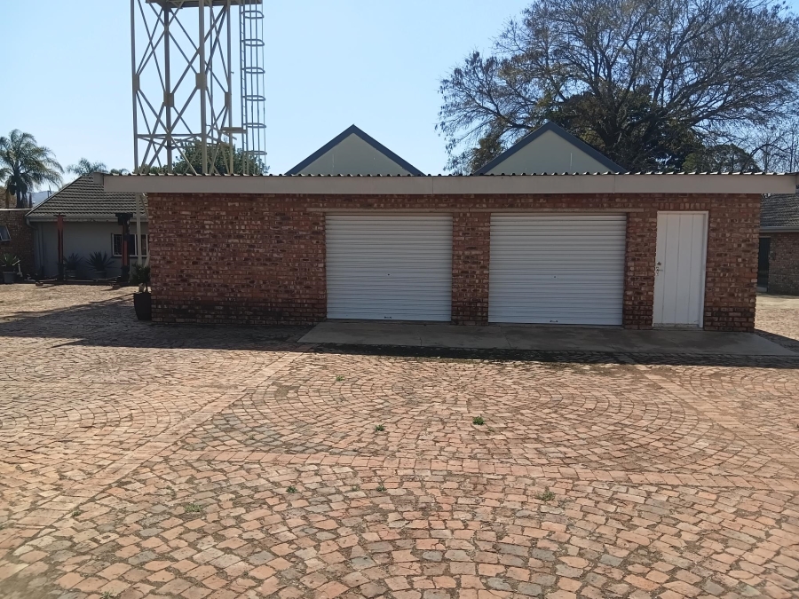 7 Bedroom Property for Sale in Andeon AH Gauteng
