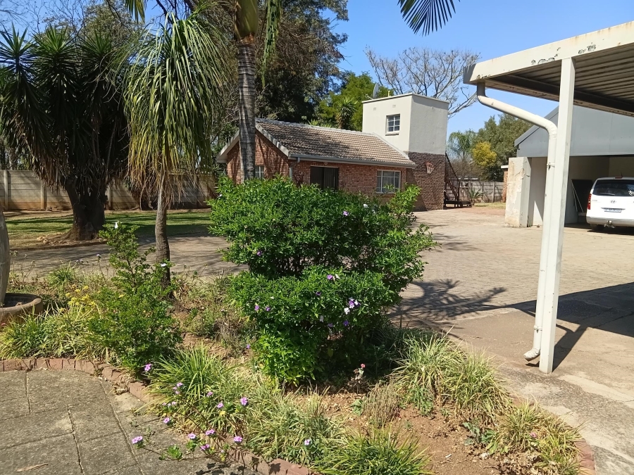 7 Bedroom Property for Sale in Andeon AH Gauteng