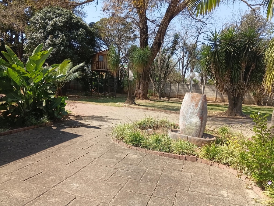 7 Bedroom Property for Sale in Andeon AH Gauteng
