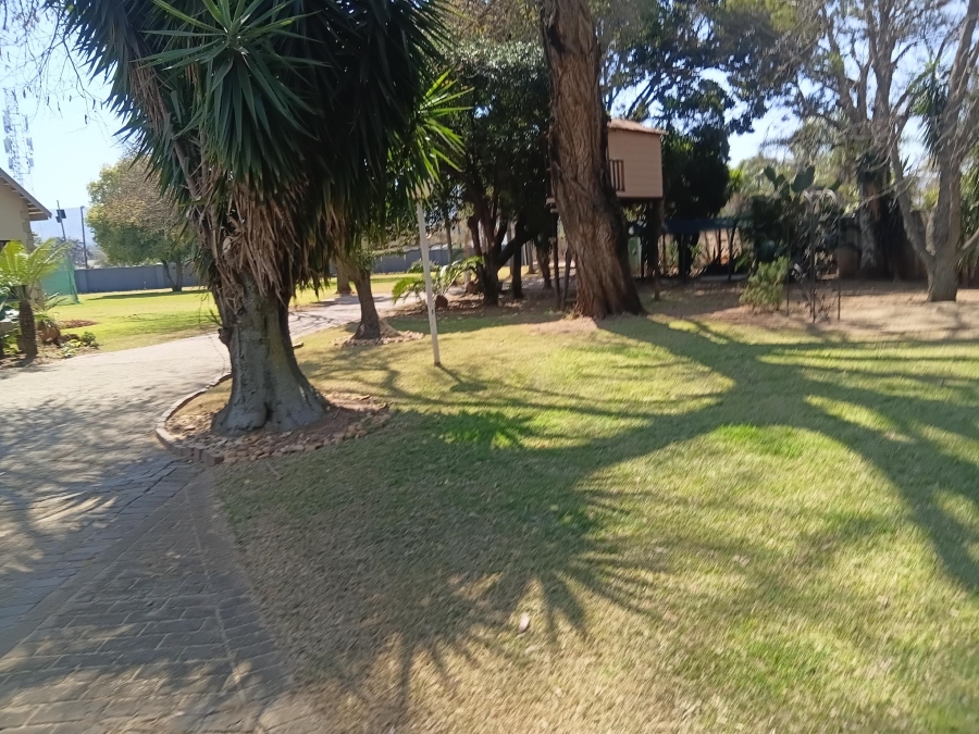 7 Bedroom Property for Sale in Andeon AH Gauteng