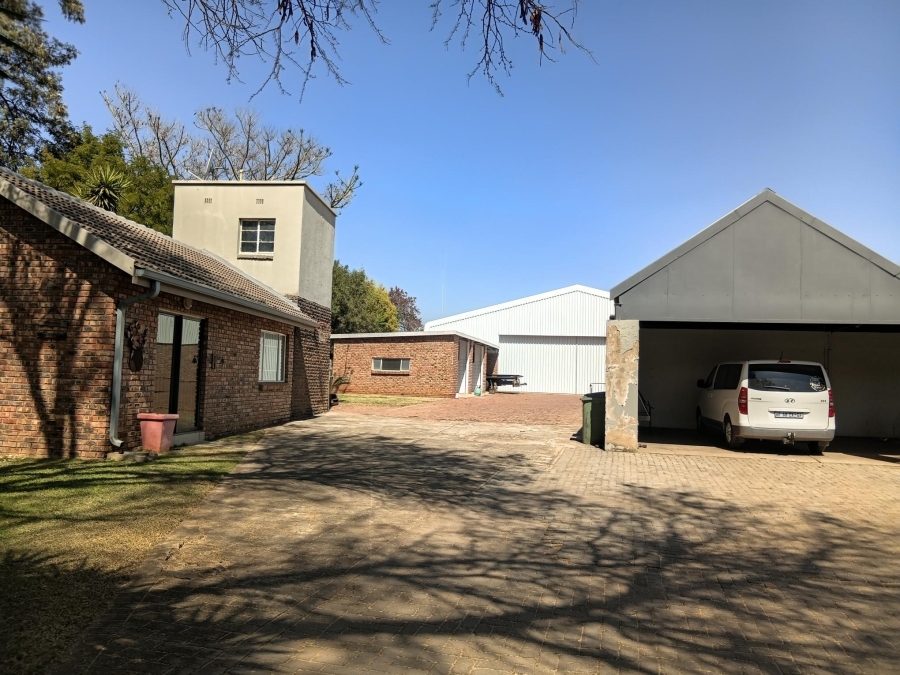 7 Bedroom Property for Sale in Andeon AH Gauteng