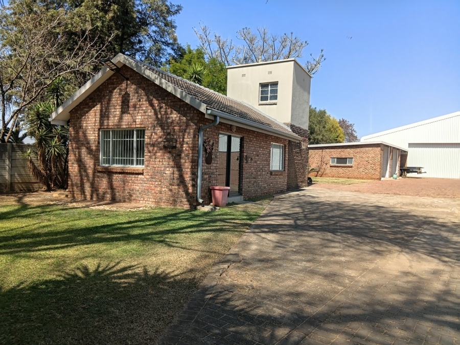 7 Bedroom Property for Sale in Andeon AH Gauteng