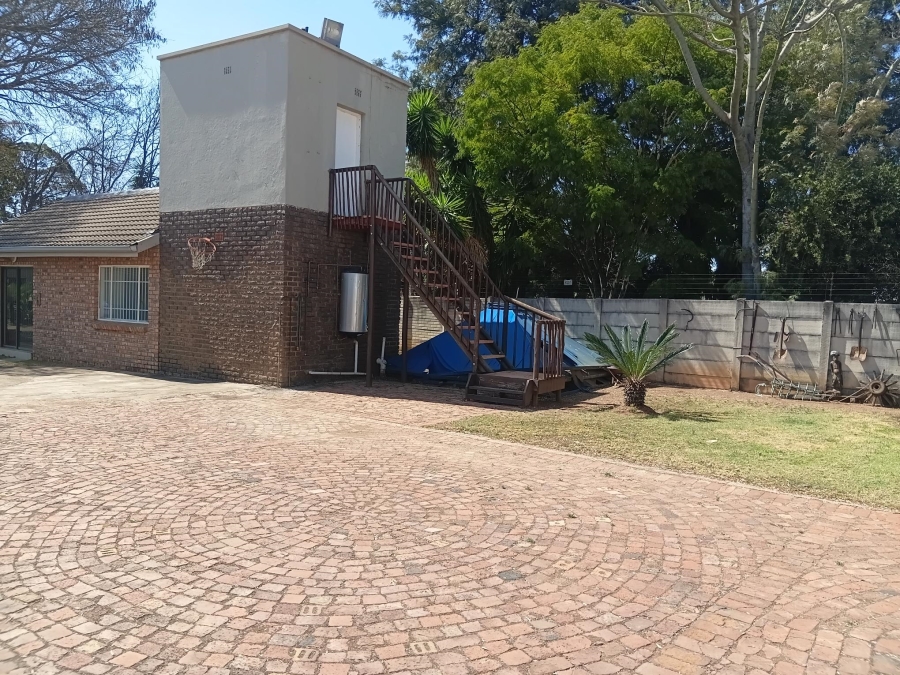 7 Bedroom Property for Sale in Andeon AH Gauteng