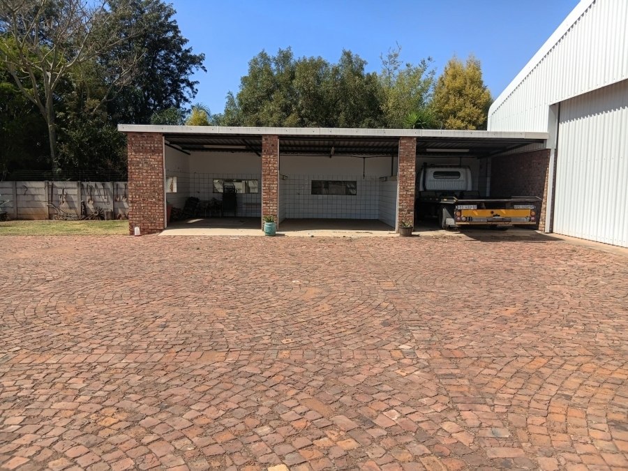 7 Bedroom Property for Sale in Andeon AH Gauteng