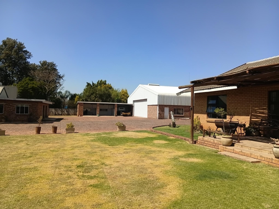 7 Bedroom Property for Sale in Andeon AH Gauteng