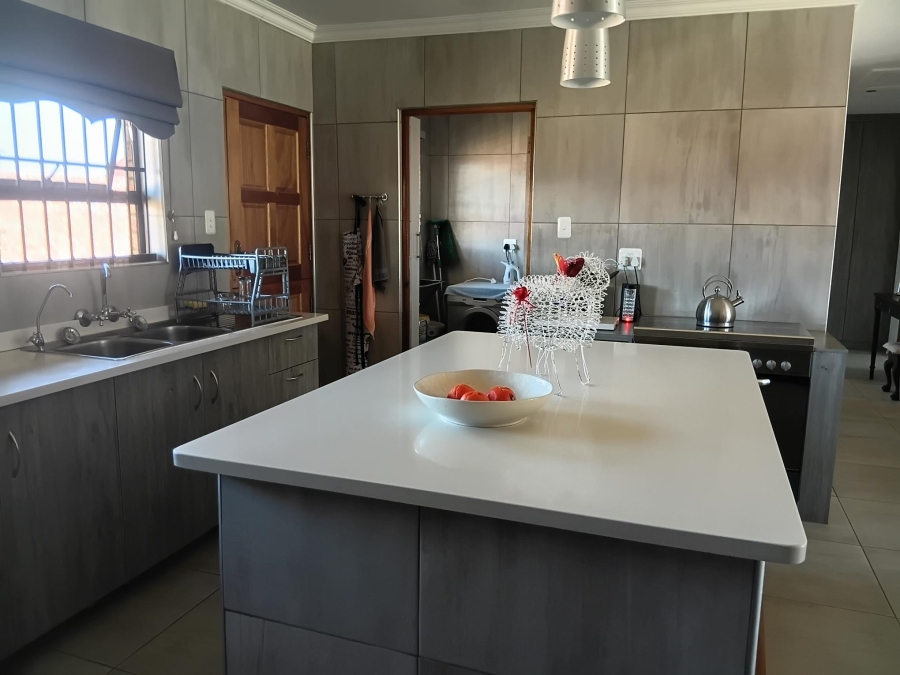 7 Bedroom Property for Sale in Andeon AH Gauteng