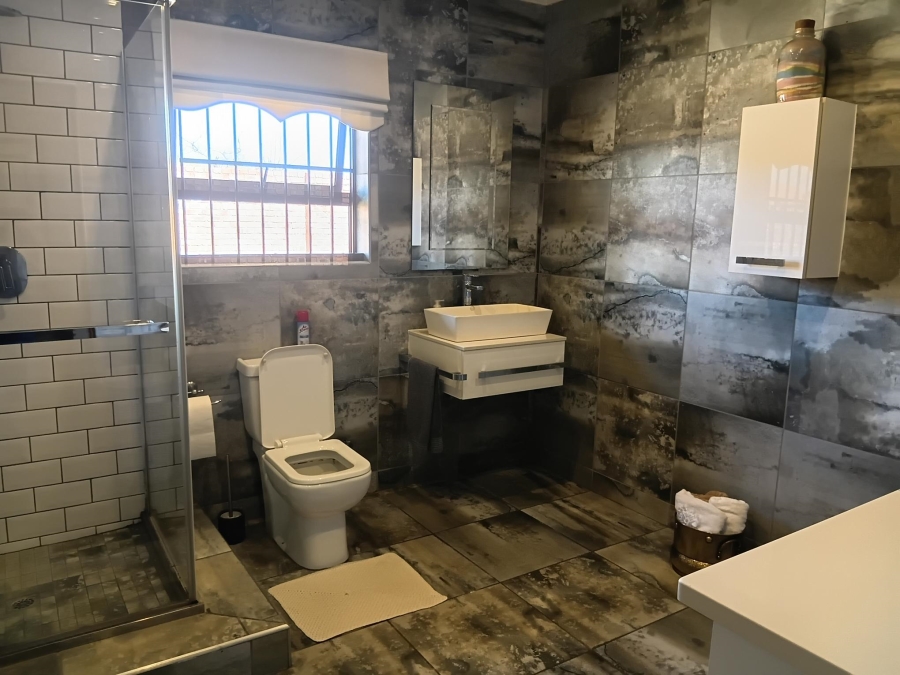 7 Bedroom Property for Sale in Andeon AH Gauteng