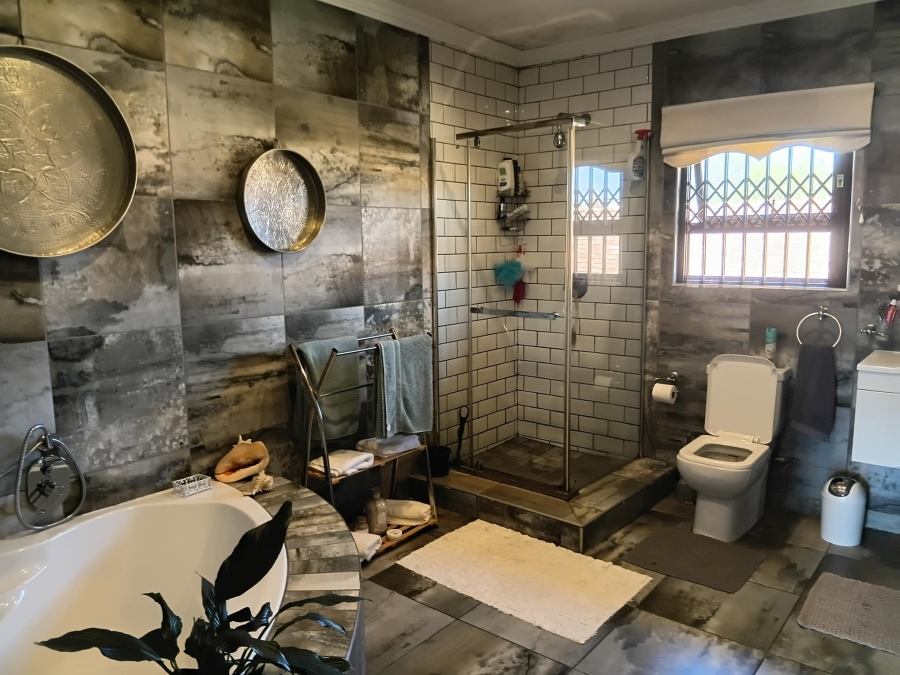 7 Bedroom Property for Sale in Andeon AH Gauteng