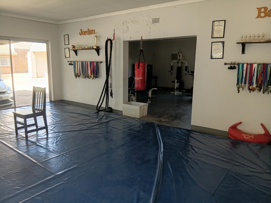 7 Bedroom Property for Sale in Andeon AH Gauteng