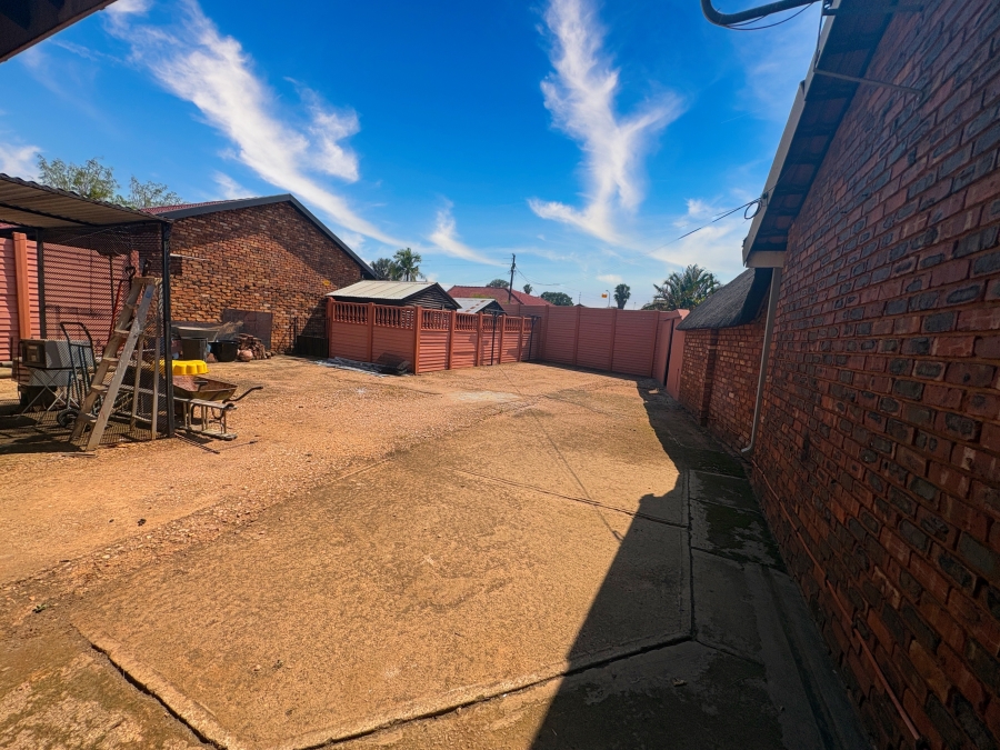 4 Bedroom Property for Sale in Karenpark Gauteng