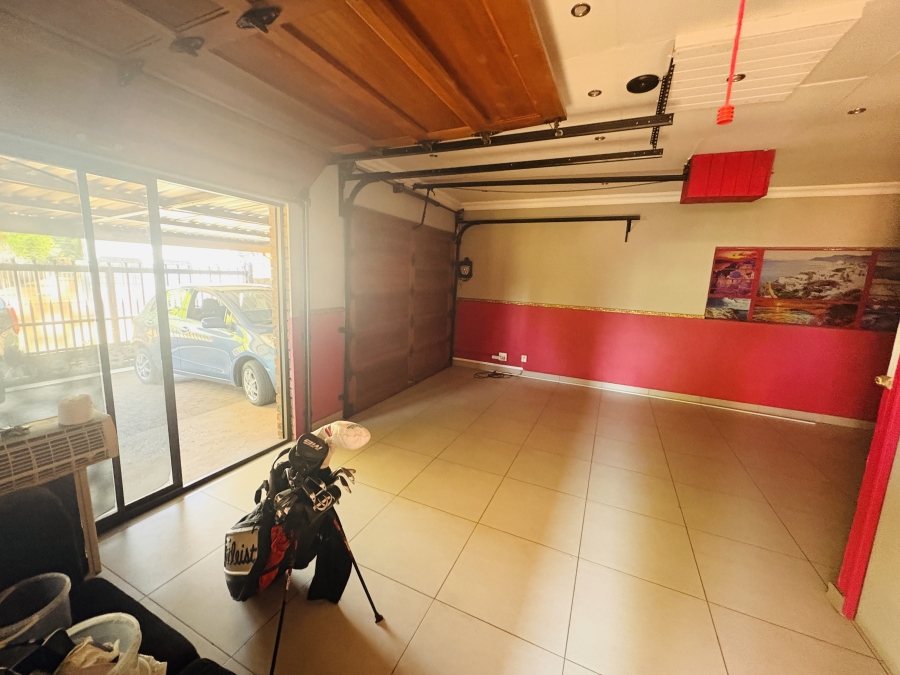 4 Bedroom Property for Sale in Karenpark Gauteng