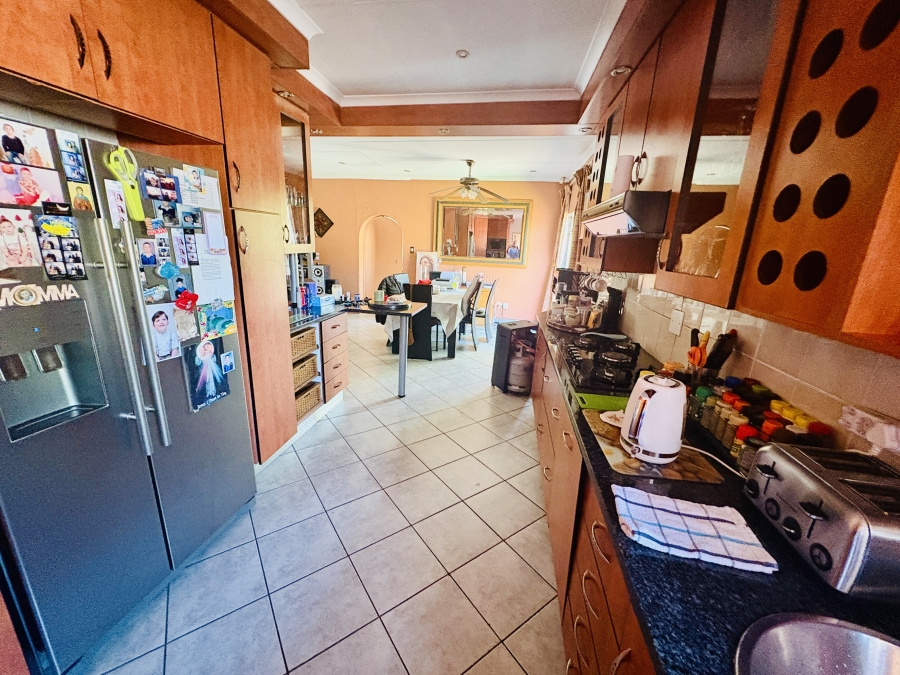 4 Bedroom Property for Sale in Karenpark Gauteng