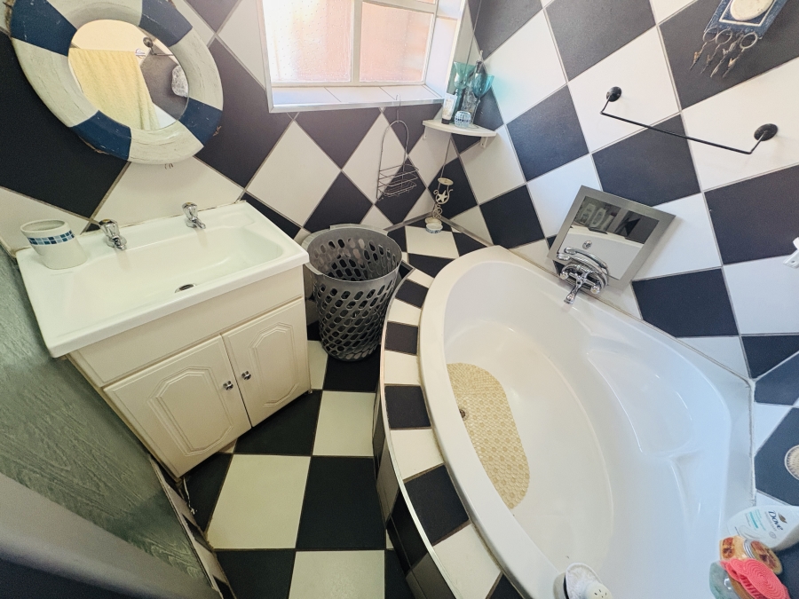 4 Bedroom Property for Sale in Karenpark Gauteng