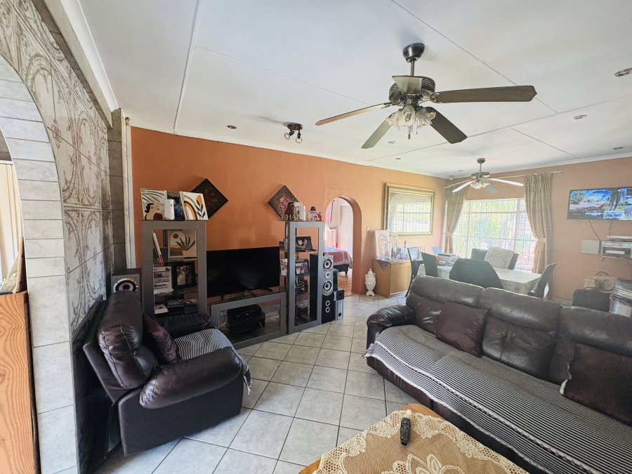 4 Bedroom Property for Sale in Karenpark Gauteng