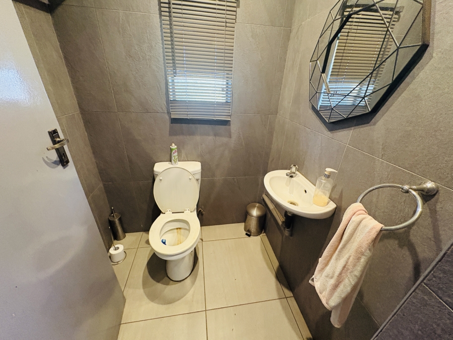 4 Bedroom Property for Sale in Karenpark Gauteng