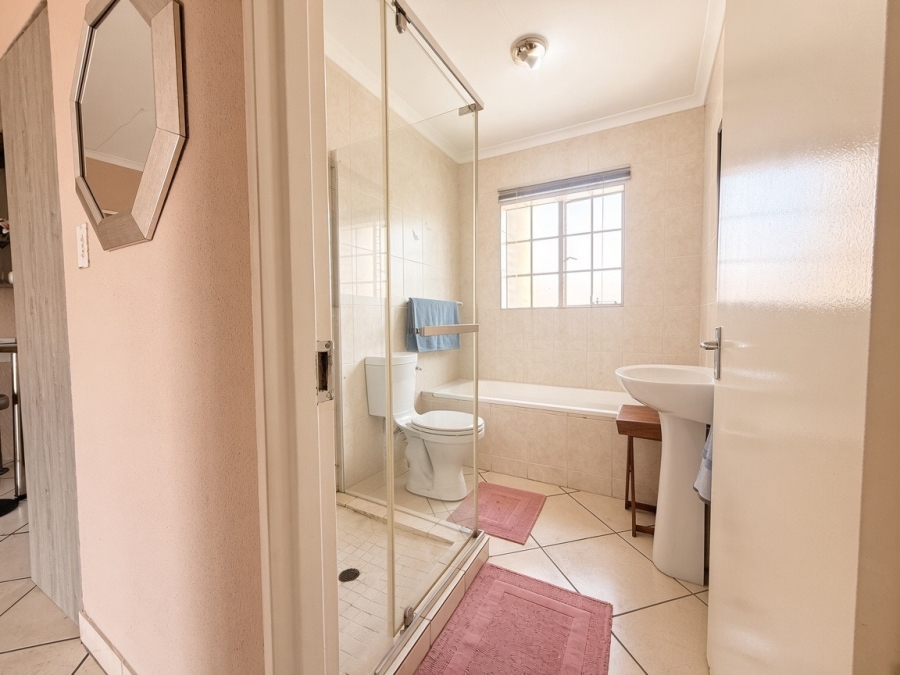 2 Bedroom Property for Sale in North Riding Gauteng