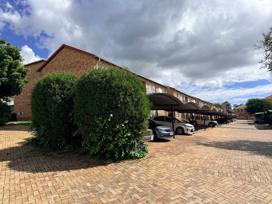 2 Bedroom Property for Sale in North Riding Gauteng