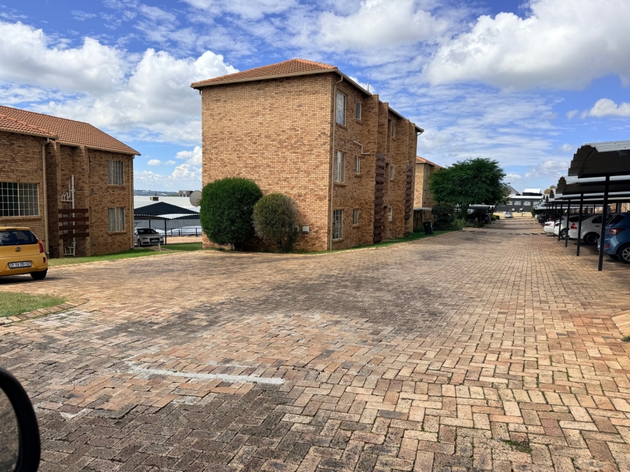 2 Bedroom Property for Sale in North Riding Gauteng